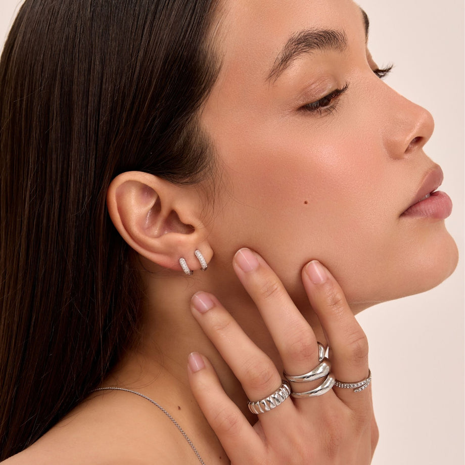 model wearing lori earrings in silver from prya