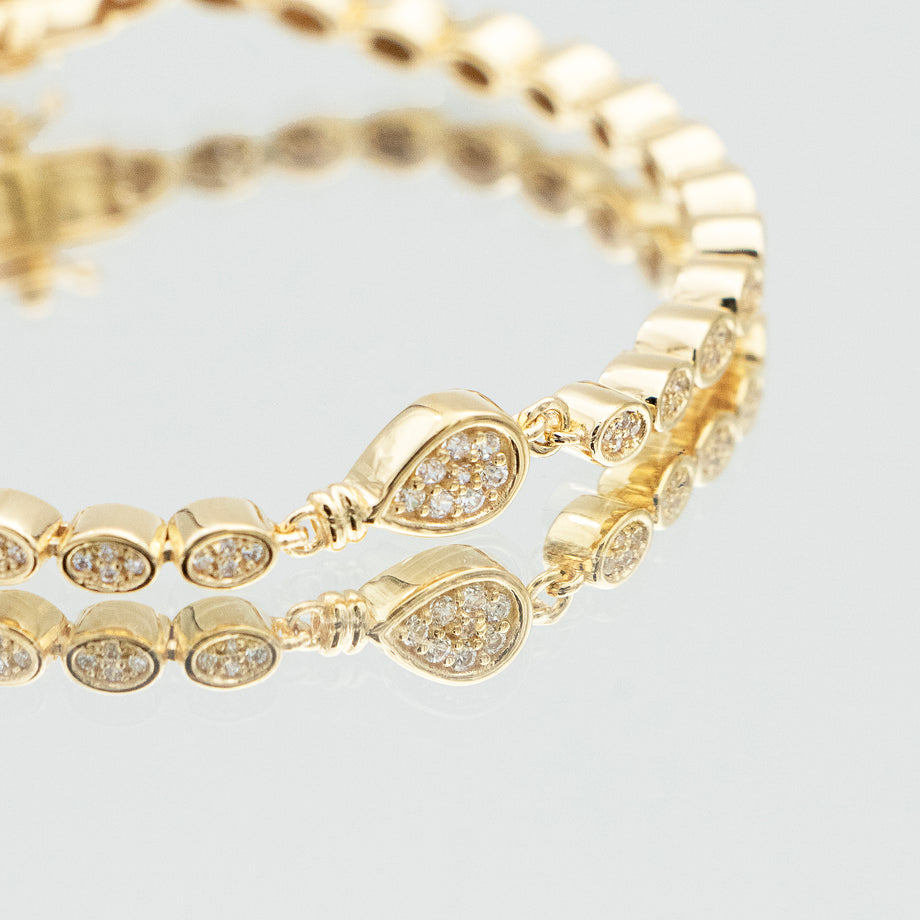 padel bracelet in 18k gold vermeil with Oval stones and pavé padel racket charm.