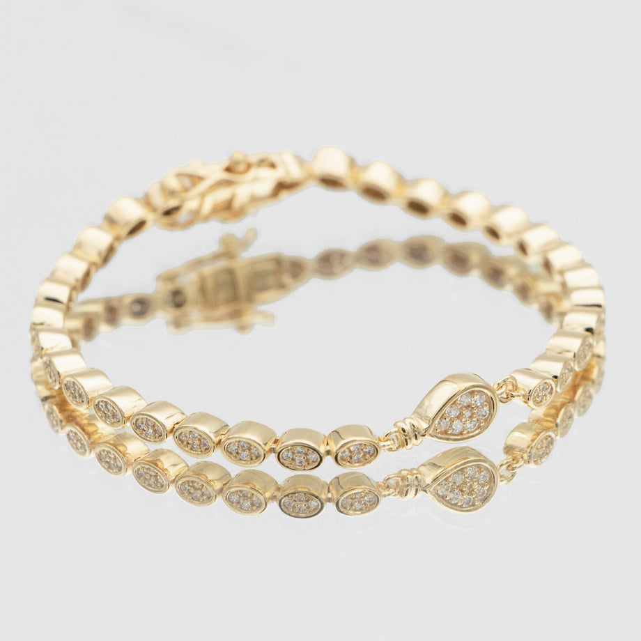 padel bracelet in 18k gold vermeil with Oval stones and pavé padel racket charm.