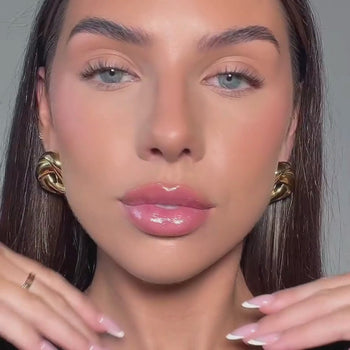 video of model wearing rani gold earrings from prya