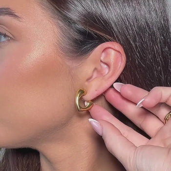 video of model wearing Tara half hoop earring  in gold from prya