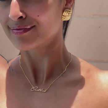 model wearing the valencia custom name necklace in 18k gold in the summer, from PRYA