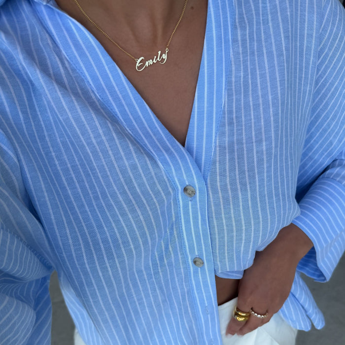 model wearing vienna personalised name necklace in 18k gold plated stainless steel from prya