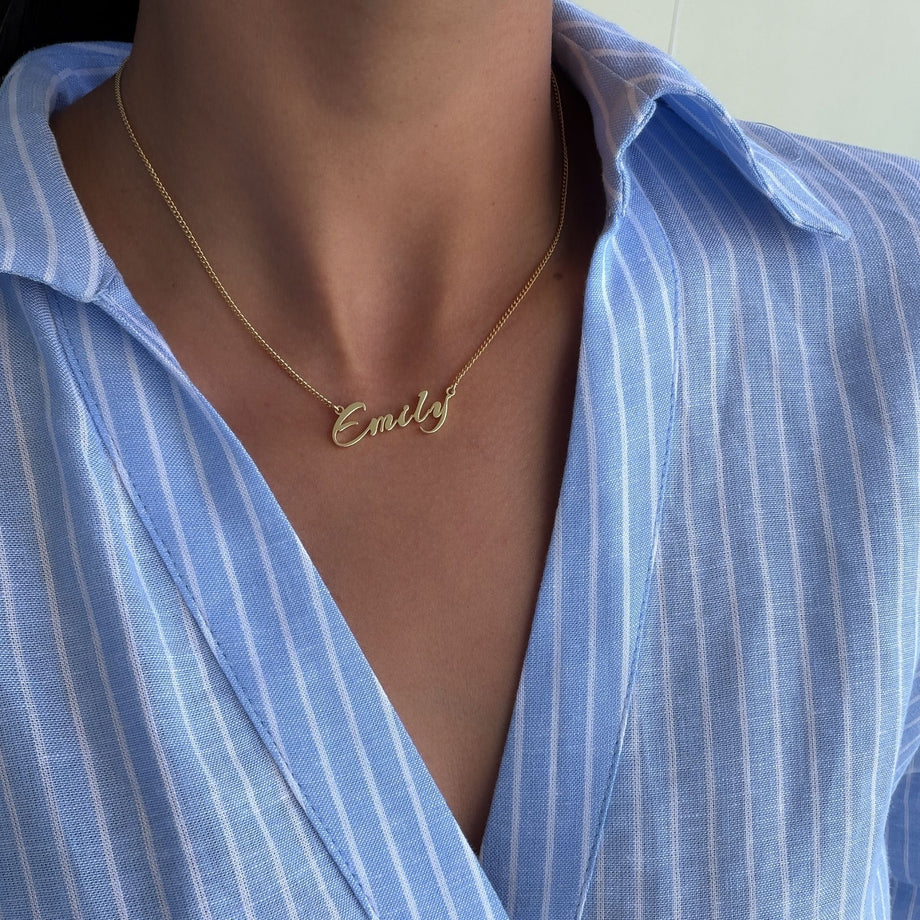 model wearing vienna personalised name necklace in 18k gold plated stainless steel from prya