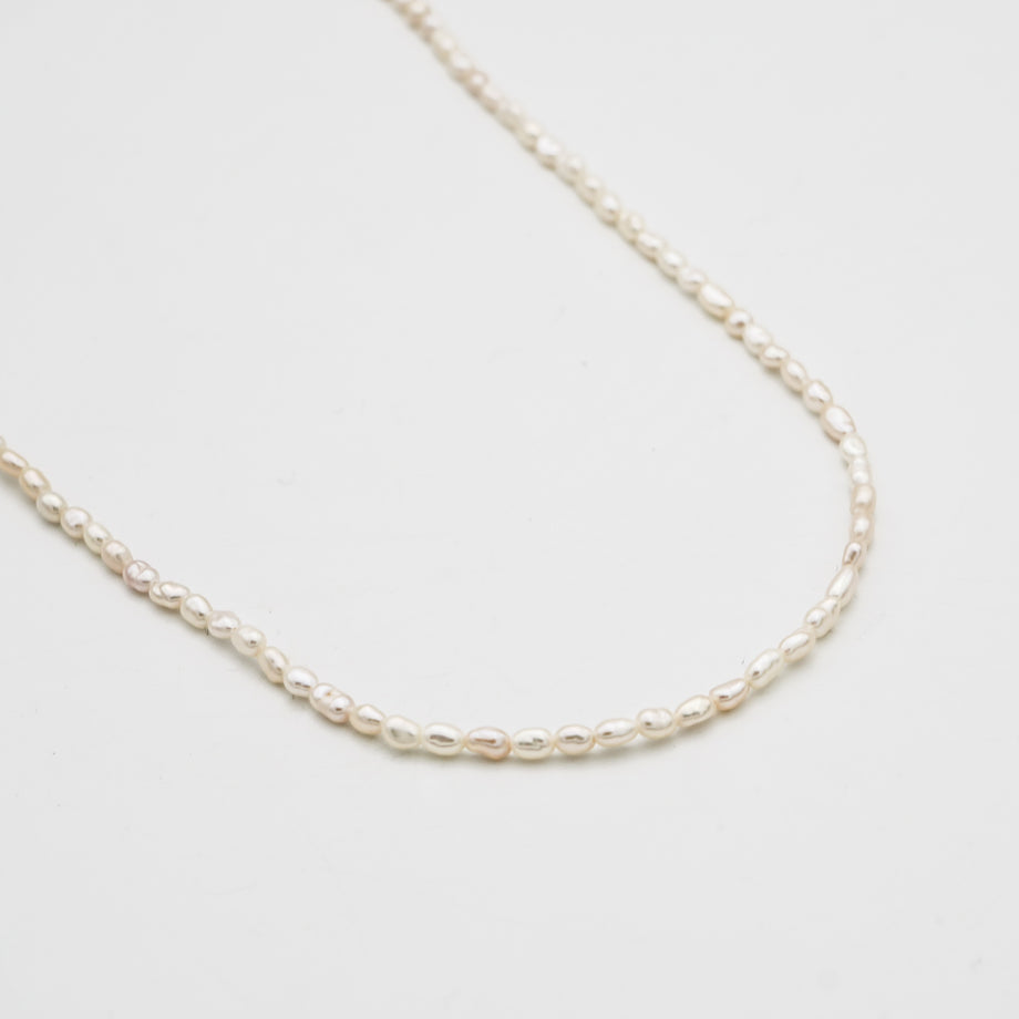 Amelie Dainty Pearl Necklace prya
