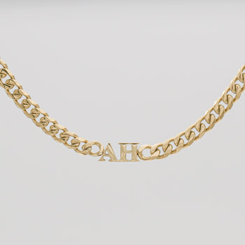 Initial choker necklace in gold and cuban chain