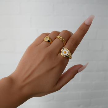 Daisy Signet Ring