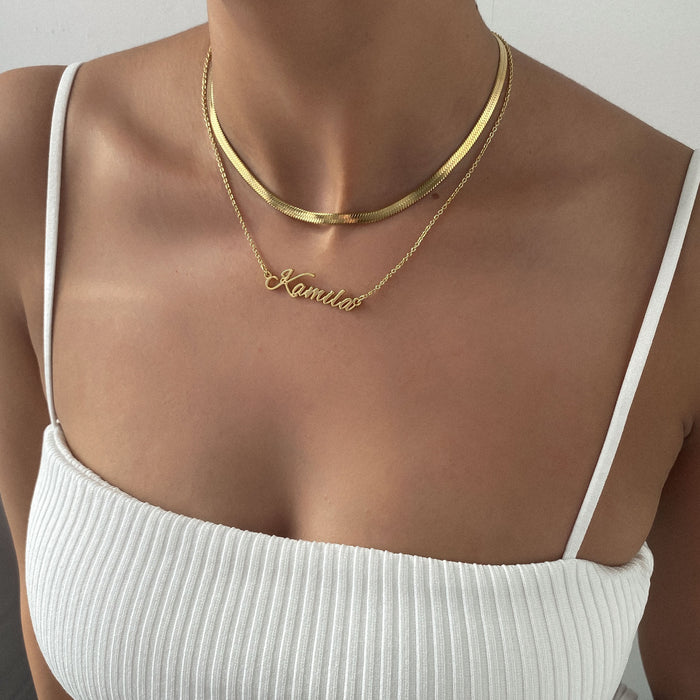 model wearing the 18k gold filled herringbone necklace from prya