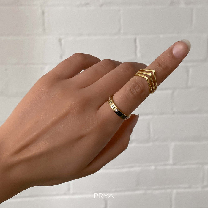 Model wearing 3 stand chevron ring in gold