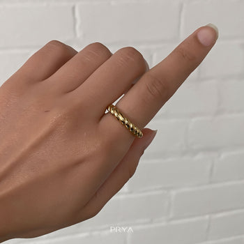 Tia Twisted Ring