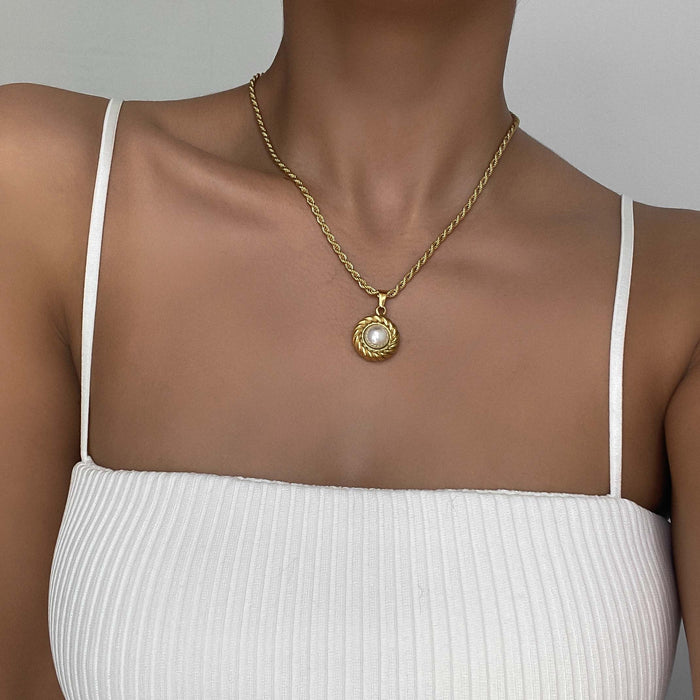 Esme Pearl Round Necklace