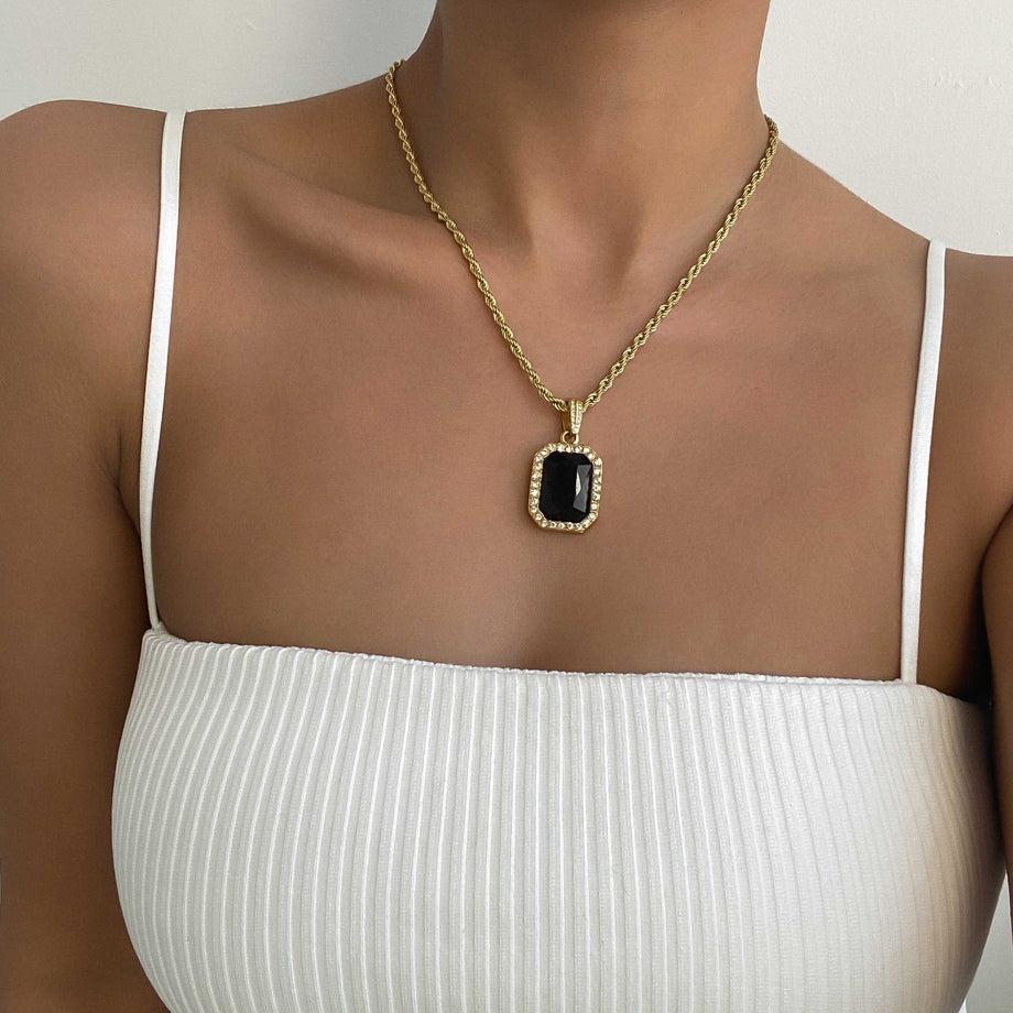 Amelia Onyx Tablet Necklace in gold prya