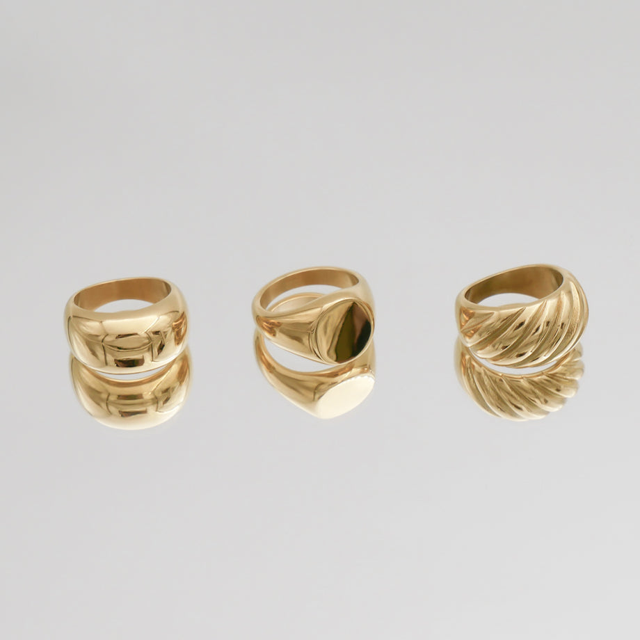 Three  Gold Signet Rings | PRYA