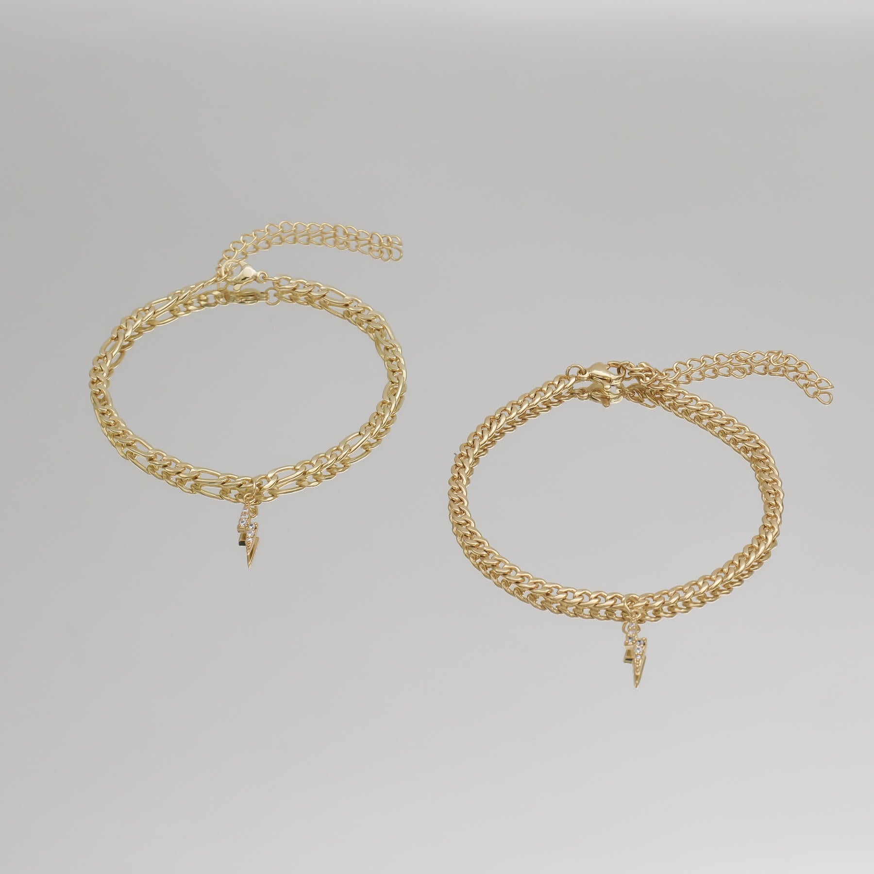 Two ICY Initial Anklet Figaro in gold