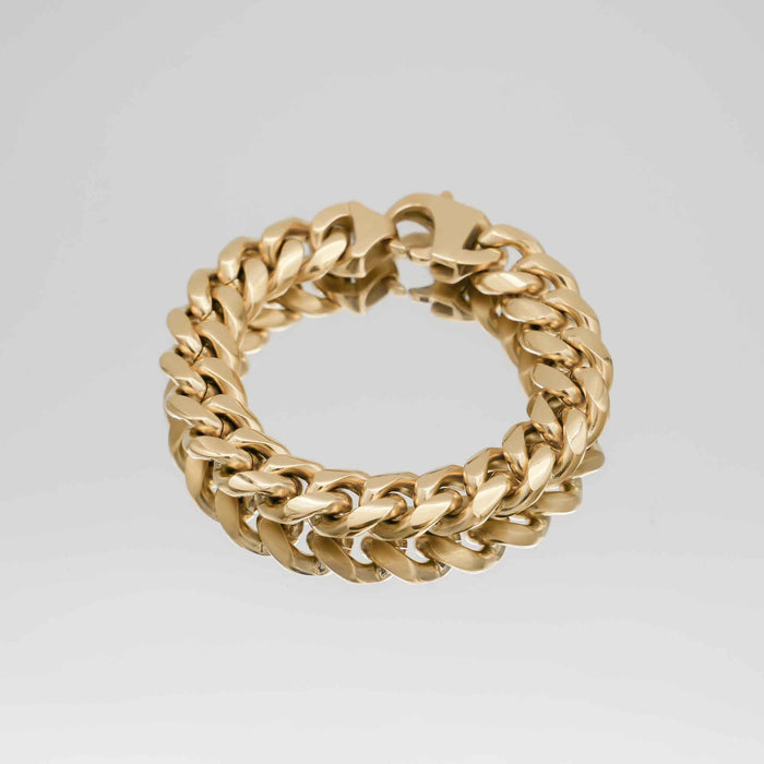 Gold chunky chain bracelet with lobster clasp.