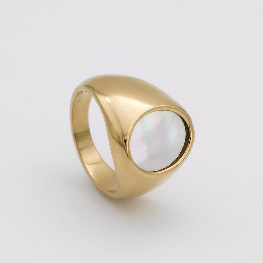 Gold ring with a mother-of-pearl inlay.