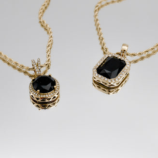 Amelia Onyx Tablet Necklace in gold prya