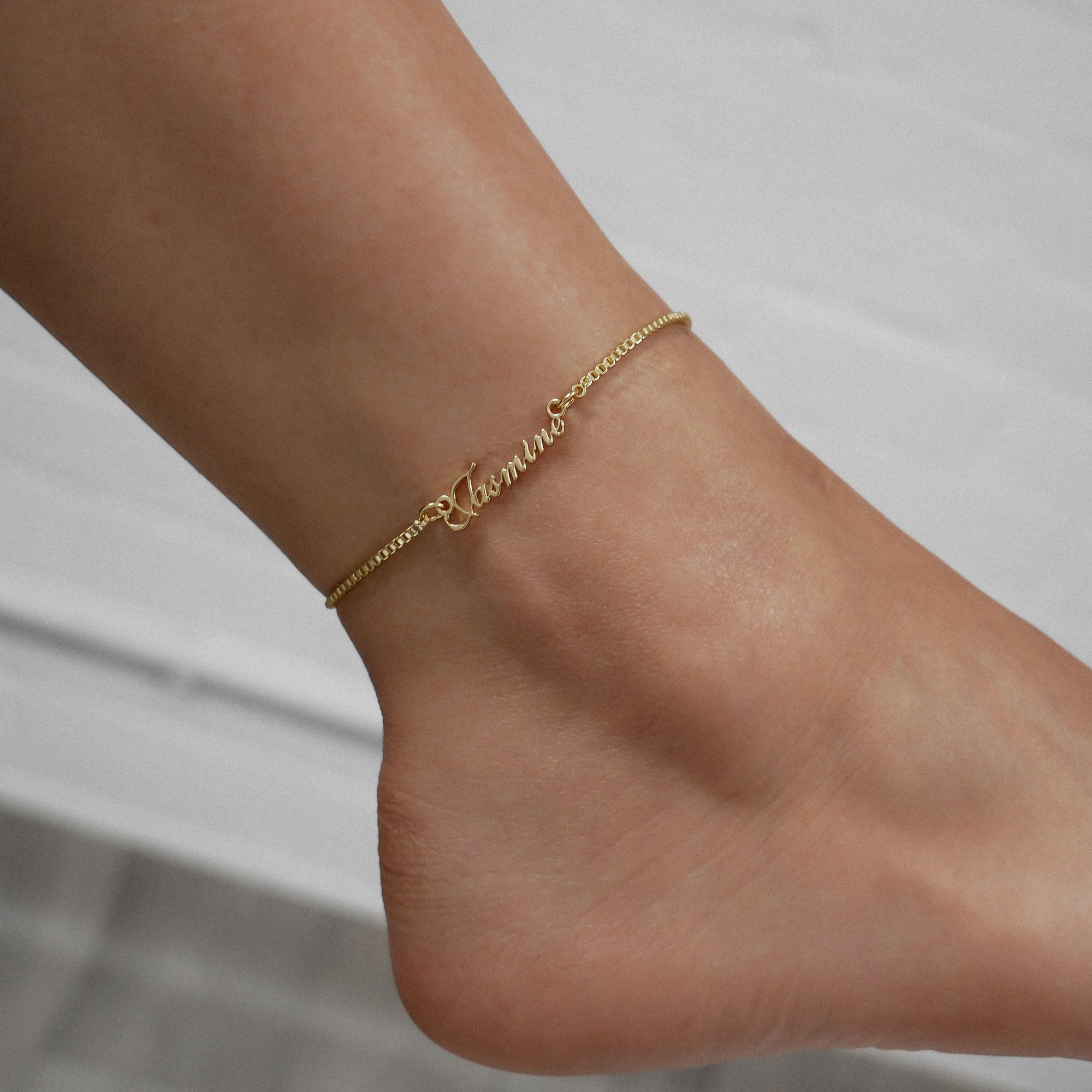 Siena name anklet  in gold