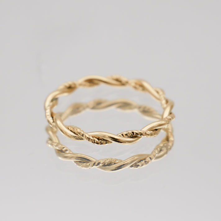 Aicha Twisted Ring in 18K gold plated PRYA