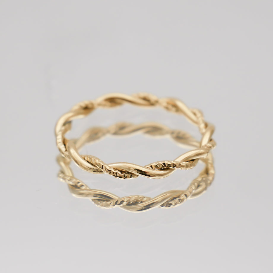 Aicha Twisted Ring in 18K gold plated PRYA