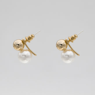 Pia Pearl Stud Earrings