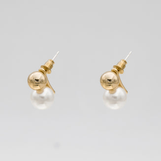 Pia Pearl Stud Earrings