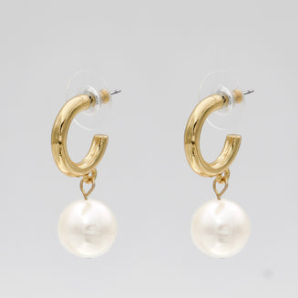 Peri Pearl earrings