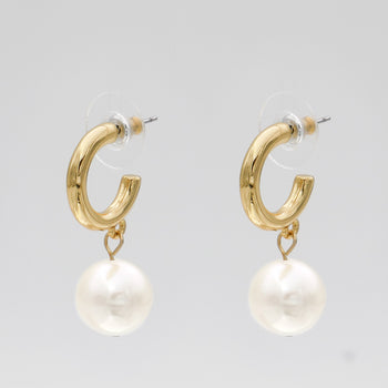 Peri Pearl earrings