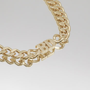 Close of Initial choker necklace in gold