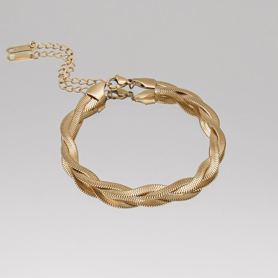 Gold braided chain bracelet with clasp.