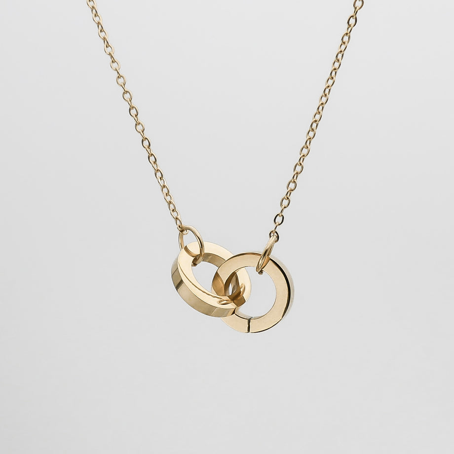 Amara Interlocking Necklace in gold prya