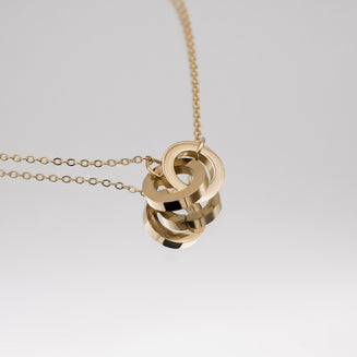 Amara Interlocking Necklace in gold prya