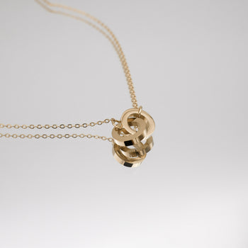 Amara Interlocking Necklace in gold prya