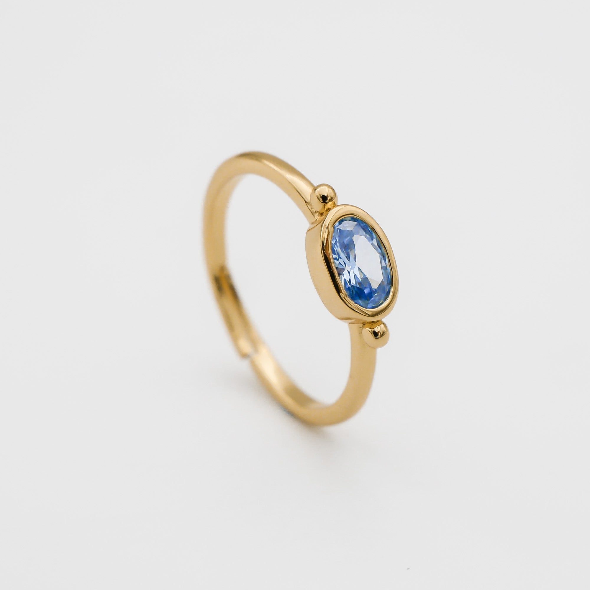 Birthstone ring gold for March with Aquamarine