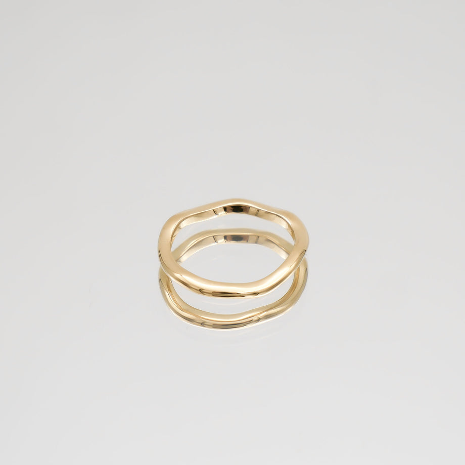 Anaya Curve Squiggle Band Ring in 18k gold plated from prya