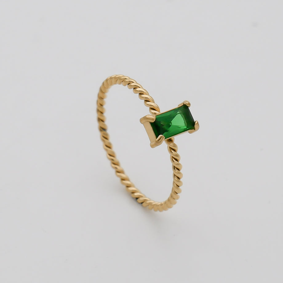 Selin twisted ring in emerald