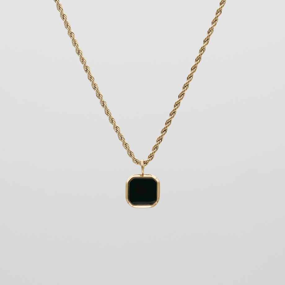 Zola Onyx Pendant Necklace with rope chain and onyx pendant