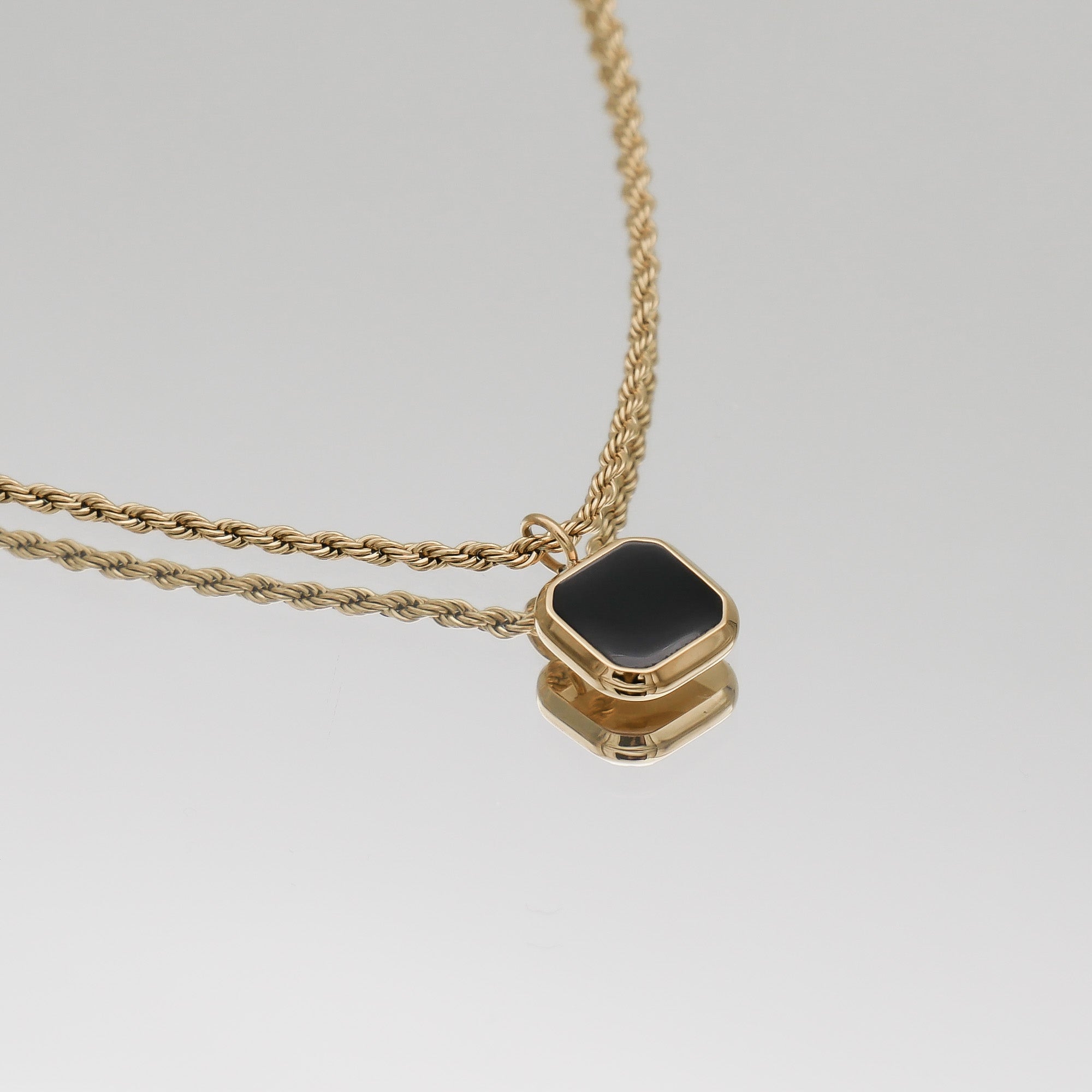 Zola Onyx Pendant Necklace with twisted rope chain