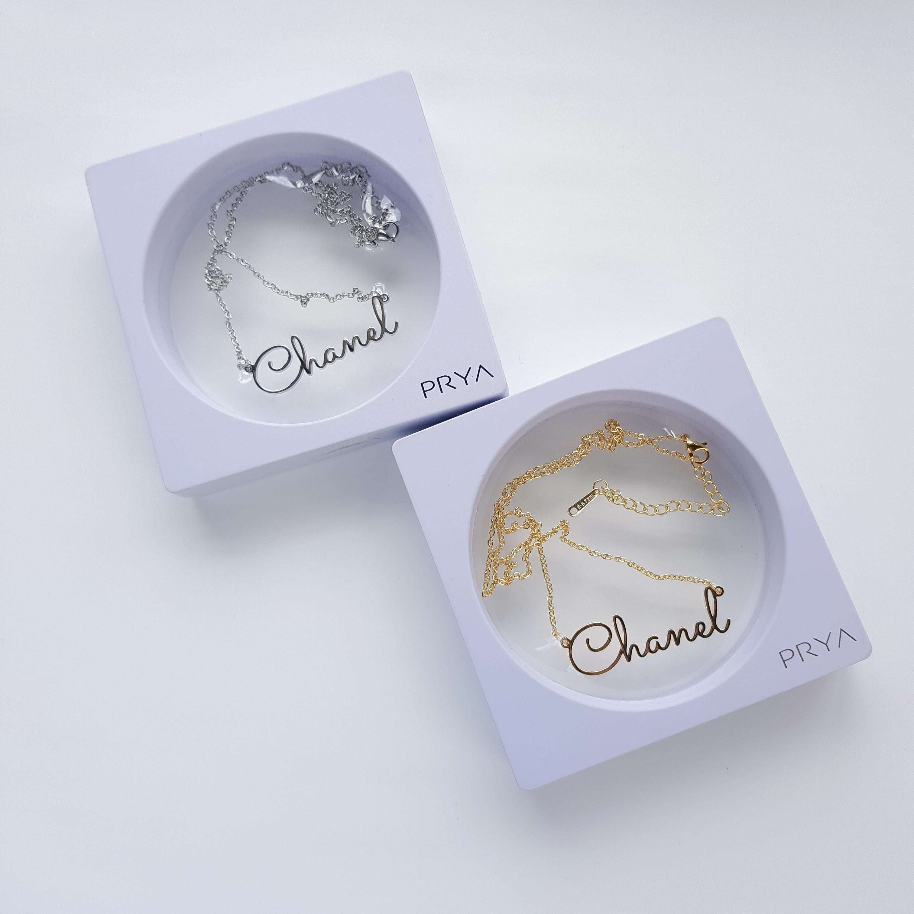 Name necklaces in gold and silver, both in luxury display boxes
